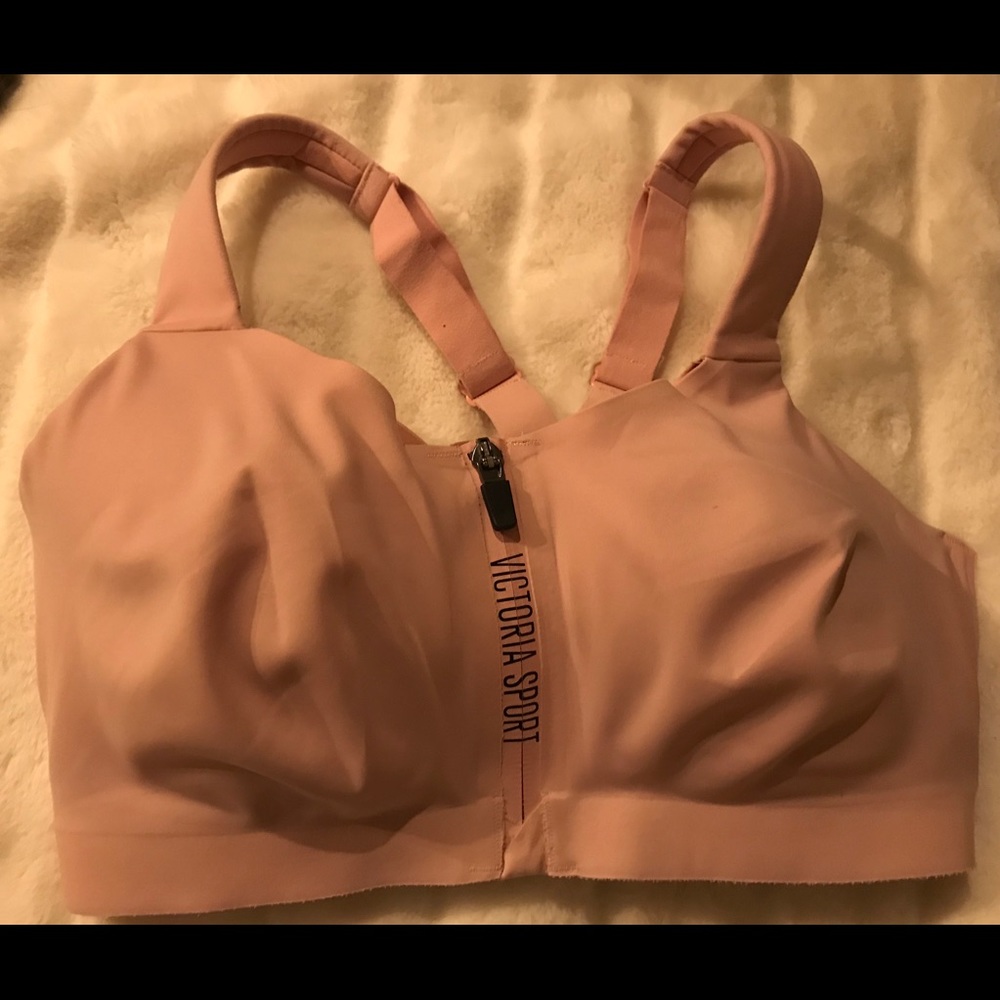 Victoria’s Secret Incredible Knockout sport bra